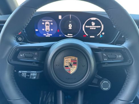 Certified 2025 Porsche Macan Electric image 28