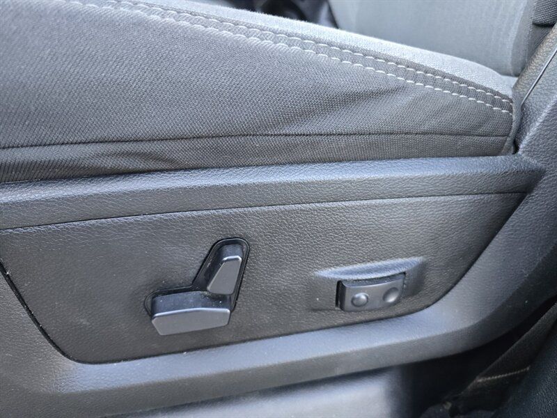 Used 2024 RAM 3500 Big Horn AWD/4WD image 17