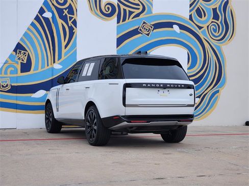 Used 2023 Land Rover Range Rover Long Wheelbase SE image 5