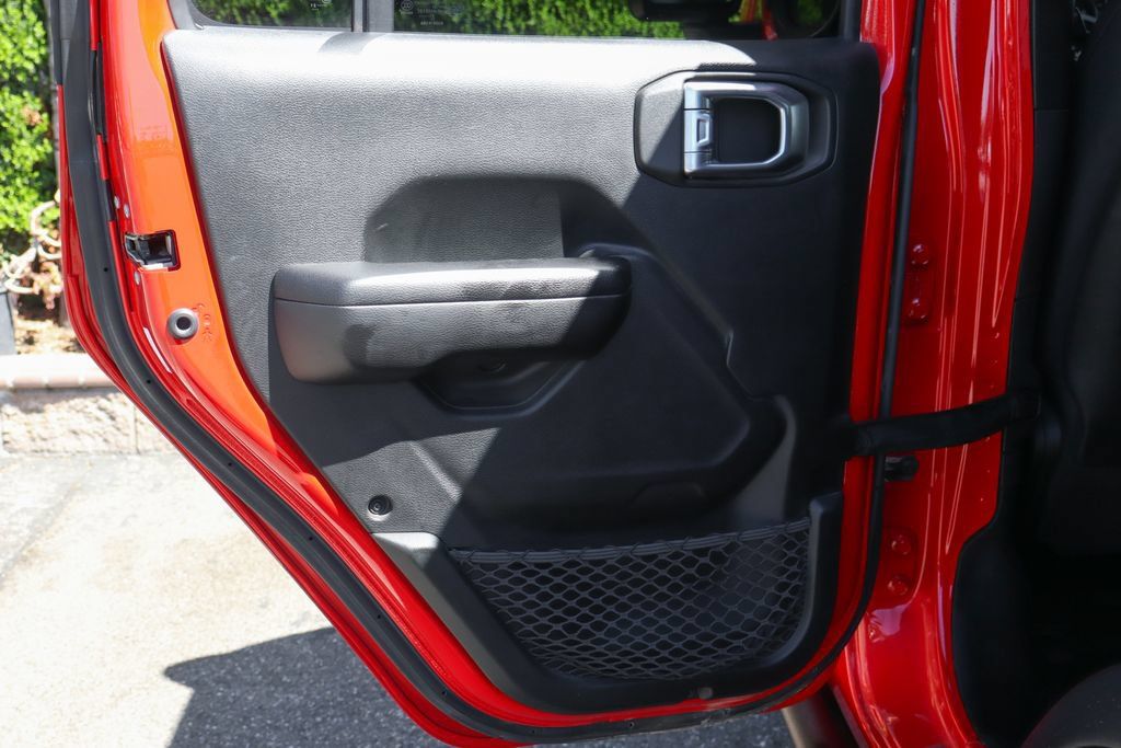 Used 2021 Jeep Wrangler Unlimited Rubicon AWD/4WD image 44