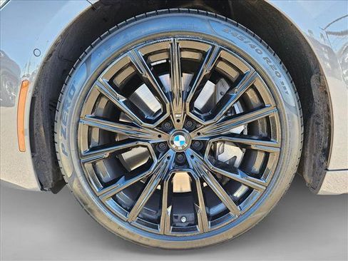 Certified 2022 BMW 750i xDrive w/ Executive Package image 21