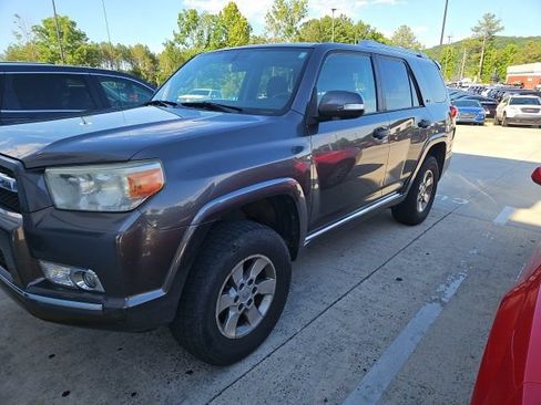 Used 2010 Toyota 4Runner Limited RWD image 3