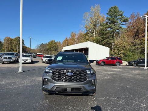 Used 2025 Ford Explorer ST-Line w/ ST-Line Street Pack image 8