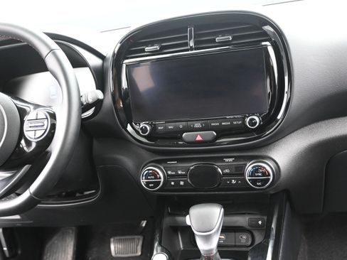 Used 2025 Kia Soul GT-Line w/ GT-Line Technology Package image 12