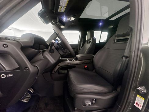 Used 2025 Land Rover Defender 110 image 20