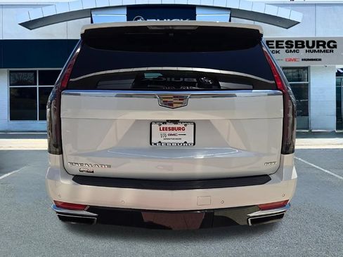 Used 2024 Cadillac Escalade Premium Luxury AWD/4WD image 6