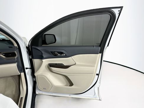 Used 2021 GMC Acadia Denali w/ Denali Technology Package FWD image 34