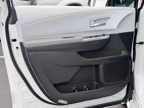 New 2026 Toyota Sienna XLE FWD image 21