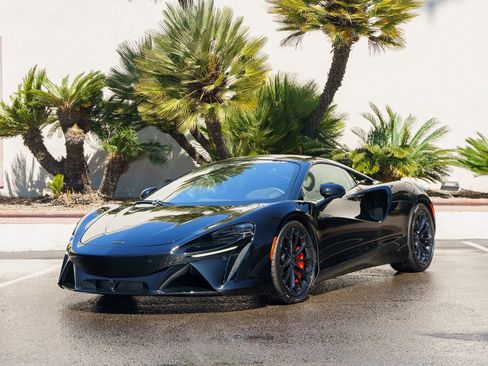 Used 2025 McLaren Artura image 27