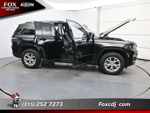 Used 2023 Jeep Grand Cherokee Limited image 39