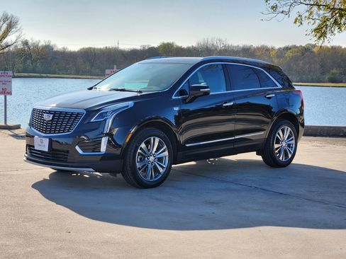 Certified 2023 Cadillac XT5 Premium Luxury w/ Technology Package image 3