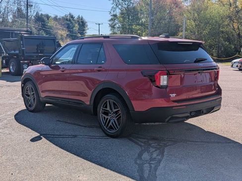 Certified 2025 Ford Explorer ST-Line w/ ST-Line Street Pack AWD/4WD image 5