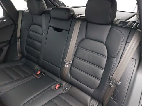 Certified 2025 Porsche Macan image 16