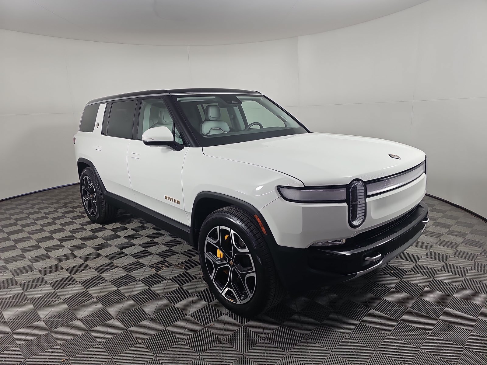 Used 2023 Rivian R1S Adventure Quad AWD/4WD image 7
