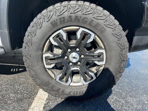 Used 2024 Chevrolet Silverado 1500 ZR2 w/ Technology Package image 43