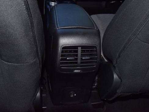 Used 2022 Ford Escape SE w/ SE Sport Appearance Package image 18