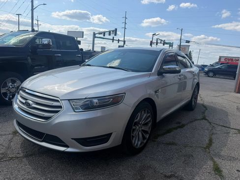 Used 2018 Ford Taurus Limited FWD image 4