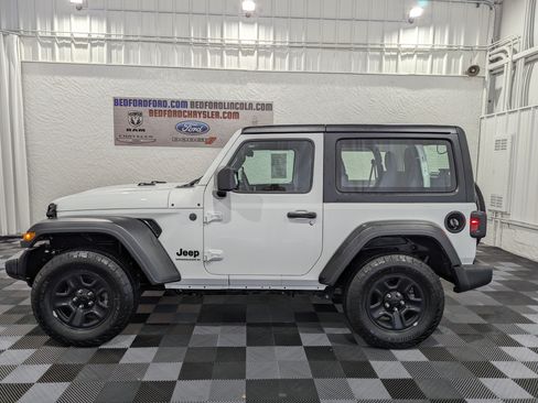 Used 2025 Jeep Wrangler Sport AWD/4WD image 2