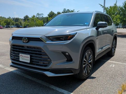 New 2026 Toyota Grand Highlander AWD Hybrid image 8