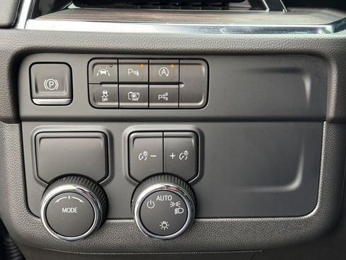 Certified 2025 Chevrolet Suburban LS image 11