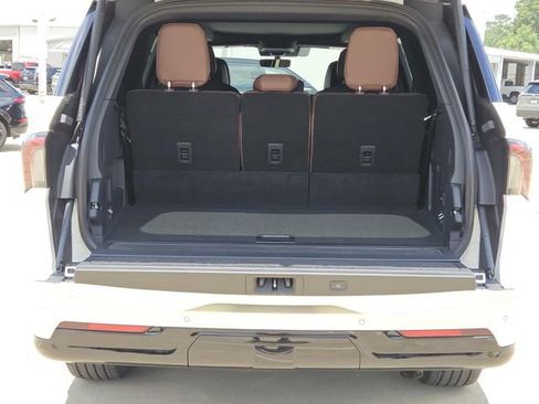 New 2026 Lincoln Navigator Reserve AWD/4WD image 9