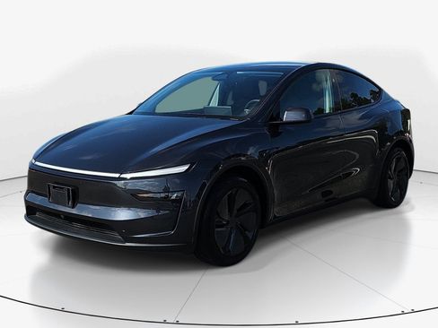 Used 2026 Tesla Model Y 2WD image 8