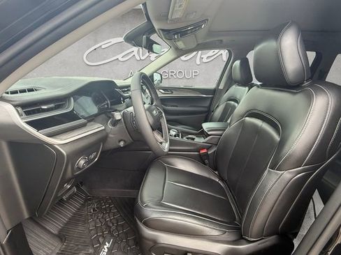 Used 2023 Jeep Grand Cherokee Limited w/ Luxury Tech Group II image 19