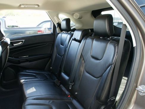Used 2019 Ford Edge Titanium image 27