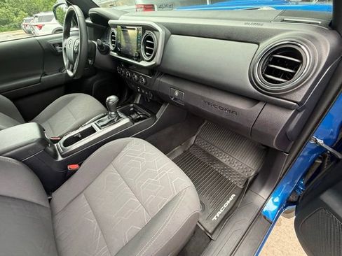 Used 2018 Toyota Tacoma TRD Sport AWD/4WD image 16