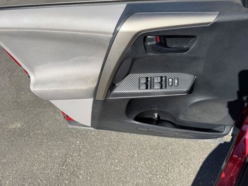 Used 2013 Toyota RAV4 XLE image 23