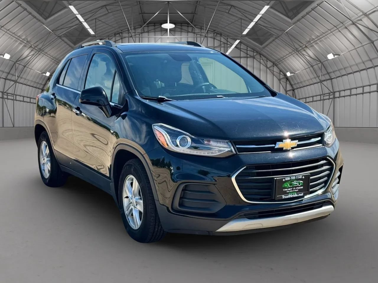 Used 2019 Chevrolet Trax LT w/ Sun & Sound Package FWD image 1