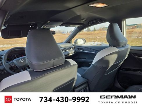 Used 2025 Toyota Camry SE image 25