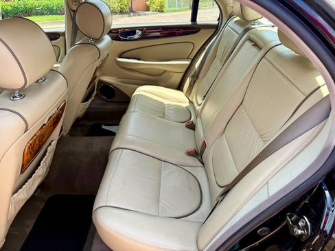 Used 2006 Jaguar XJ Vanden Plas image 24