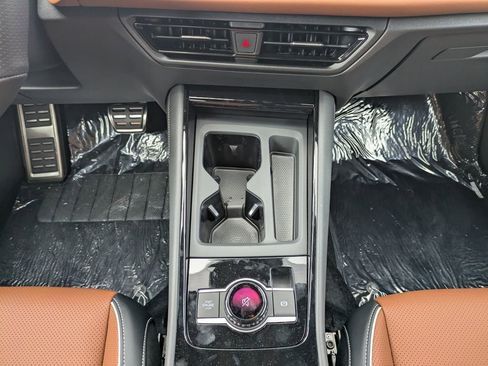 New 2026 Volkswagen Tiguan SEL R-Line AWD/4WD image 18