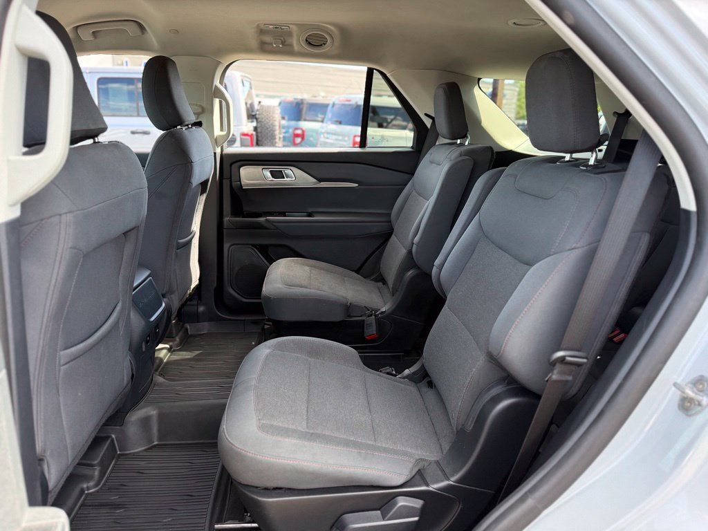 Used 2026 Ford Explorer Active AWD/4WD image 14