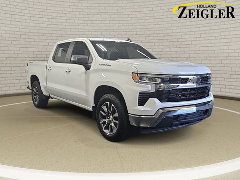 Used 2024 Chevrolet Silverado 1500 LT AWD/4WD image 3