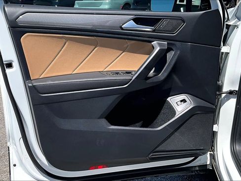 Used 2024 Volkswagen Tiguan SE image 24