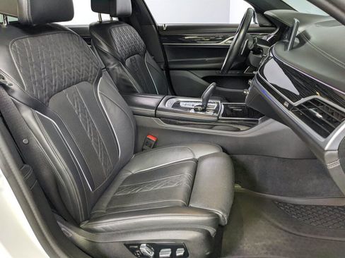 Used 2022 BMW 750i xDrive w/ Executive Package AWD/4WD image 31