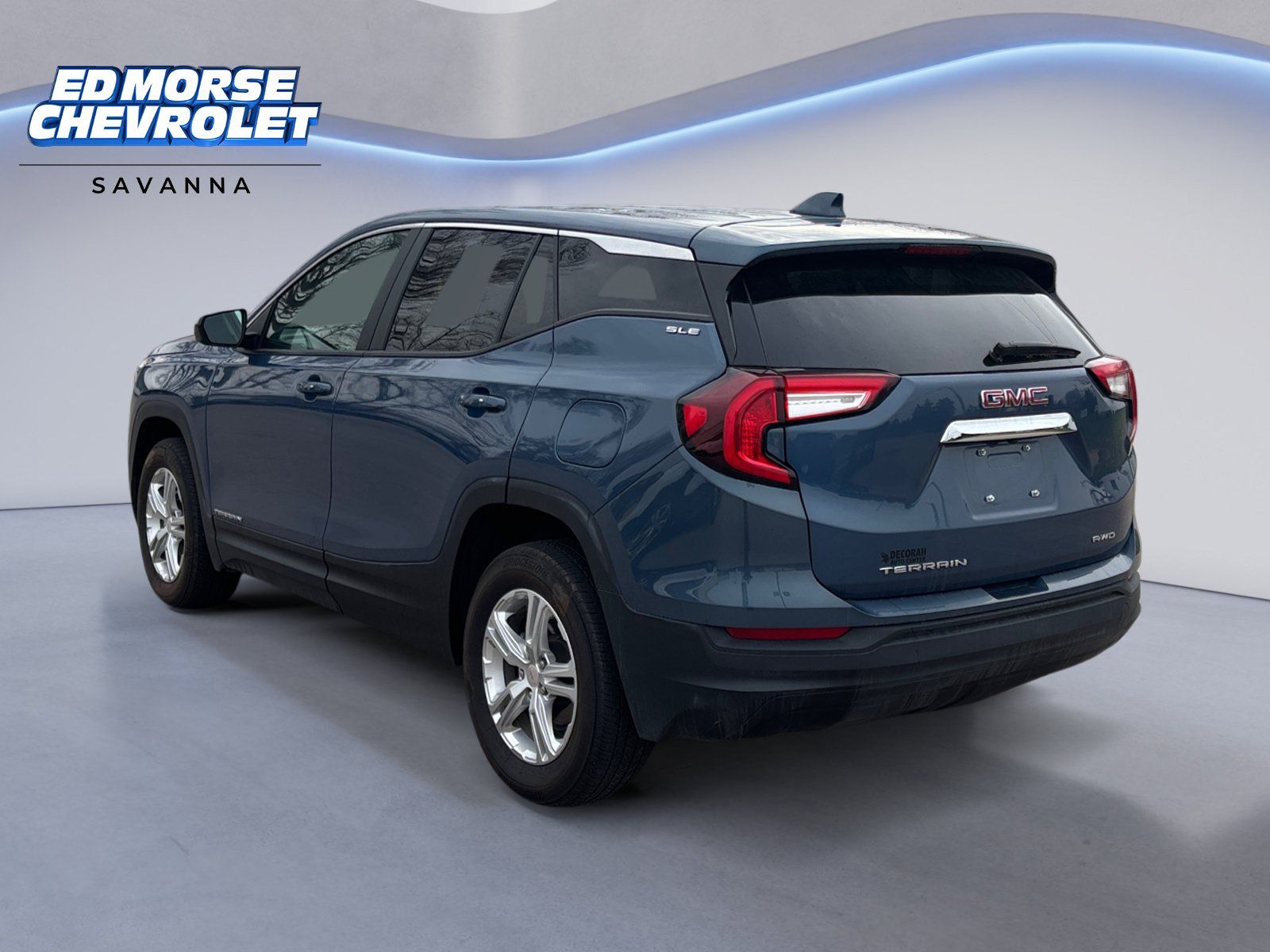 Used 2024 GMC Terrain SLE AWD/4WD image 3