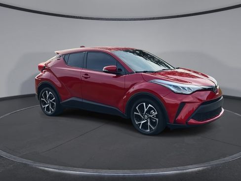 Used 2022 Toyota C-HR XLE FWD image 2