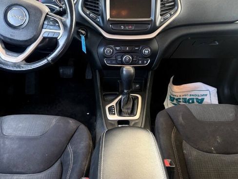 Used 2016 Jeep Cherokee Latitude w/ Safety/Convenience Group FWD image 17