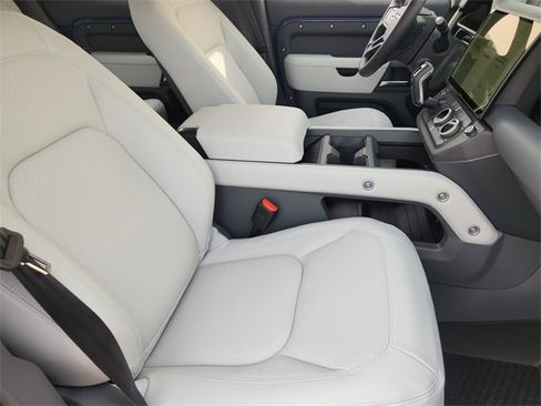 New 2026 Land Rover Defender 110 X-Dynamic SE image 10