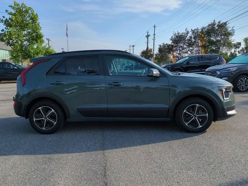 Used 2025 Kia Niro EX FWD image 4