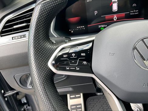 Certified 2023 Volkswagen Tiguan SE R-Line FWD image 18