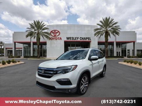 Used 2017 Honda Pilot Touring image 1