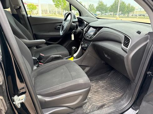Used 2020 Chevrolet Trax LS w/ Tint and Cruise Package AWD/4WD image 17