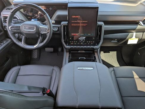 New 2026 GMC Yukon Denali w/ Denali Reserve Package AWD/4WD image 9