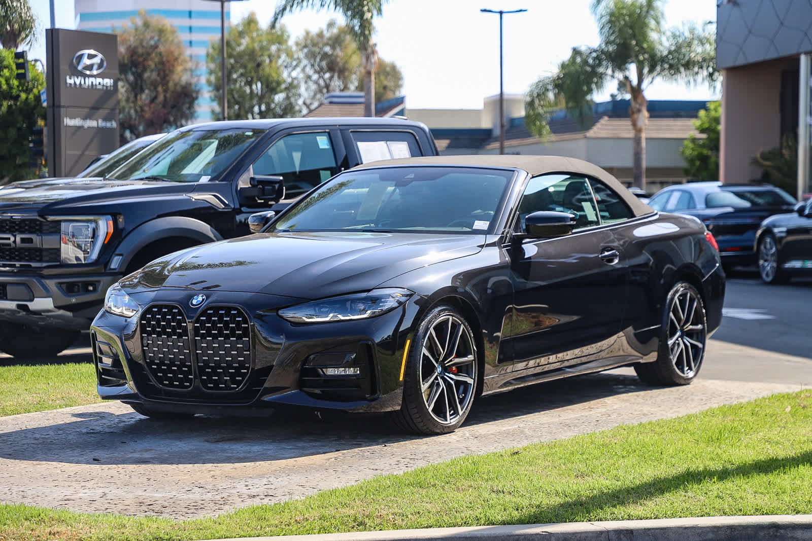 Used 2024 BMW 430i Convertible w/ M Sport Package RWD image 9