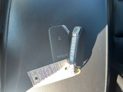 Used 2022 Kia Telluride LX image 18