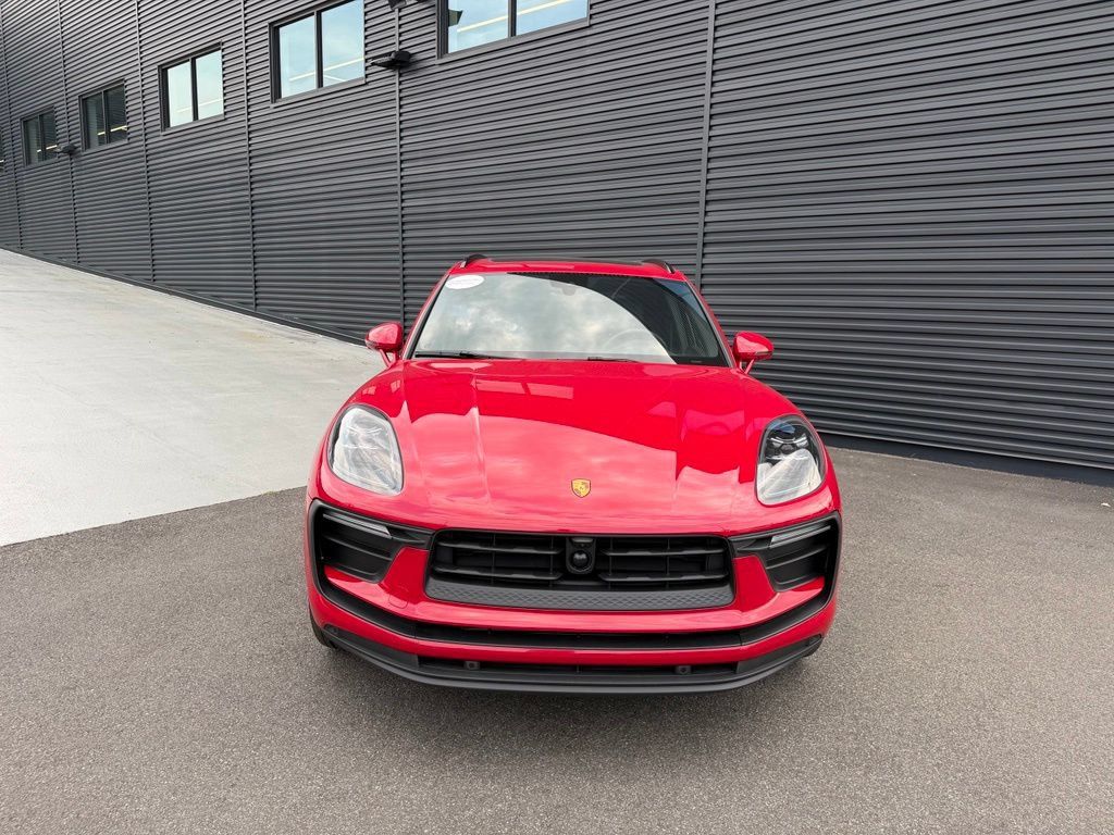 Used 2025 Porsche Macan AWD/4WD image 8